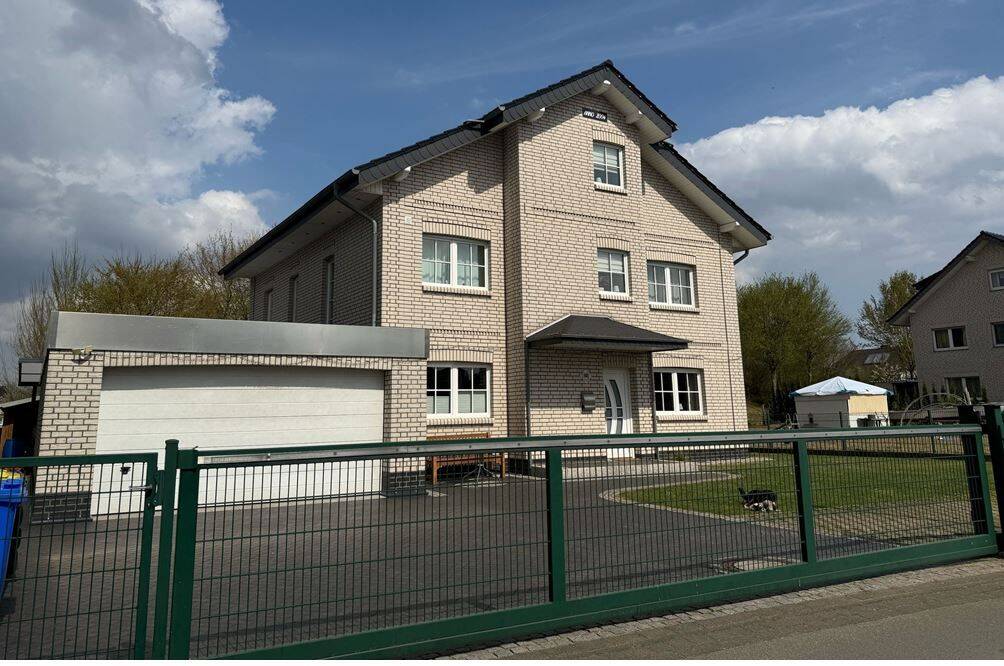 Traumhaftes 1-2 FH mit Doppelgarage in Steinheim - Ihr neues Zuhause wartet auf Sie! – Steinheim – Bild 1 von 9