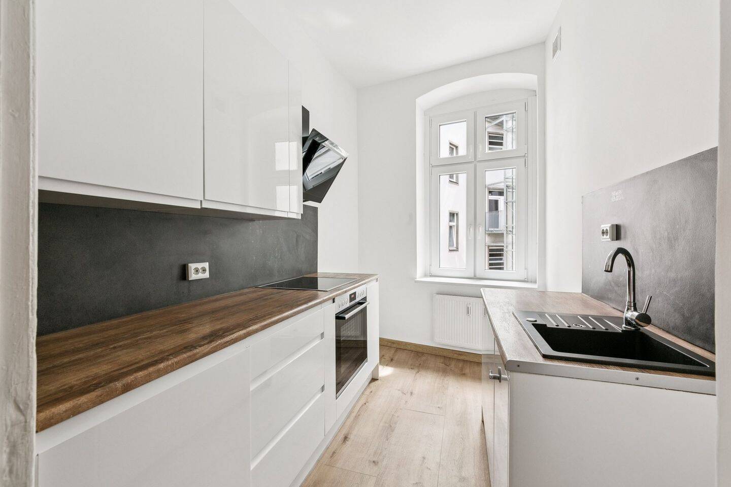 Bezugsfreie und modernisierte Altbauwohnung mit Aufzug in begehrter Friedrichshainer Lage – Berlin – Vorschaubild 7