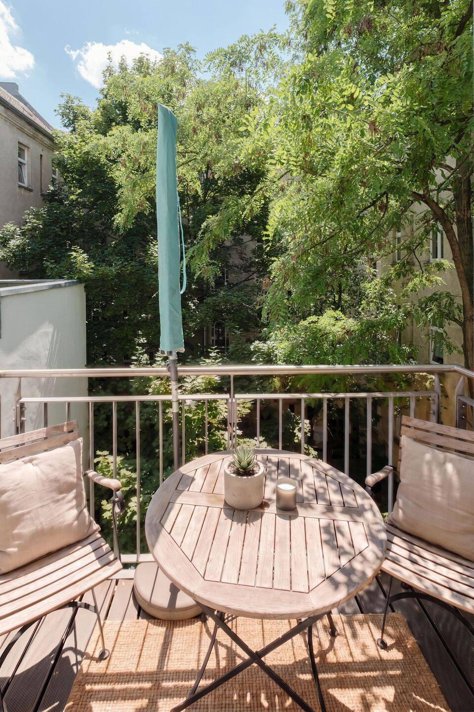 Stilvolle Altbauwohnung mit Loggia und sonnigem Balkon zum ruhigen Innenhof – Berlin – Vorschaubild 2