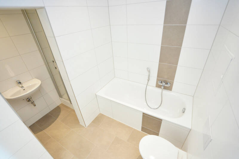Blick auf den See / Dusche & Wanne – Chemnitz – Vorschaubild 5