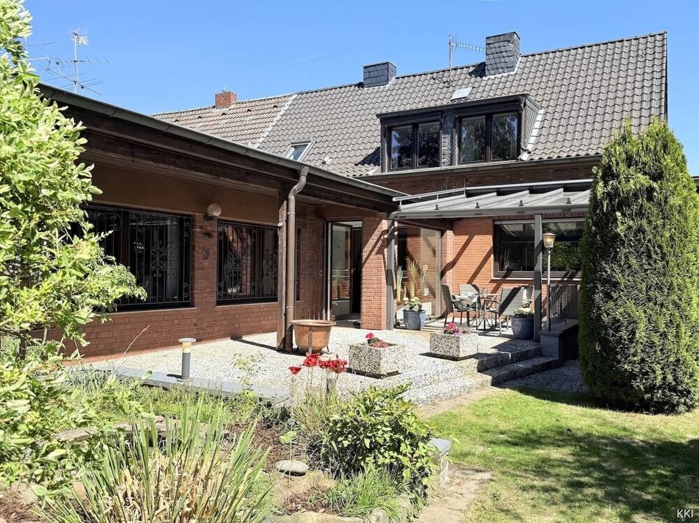Parkgefühl inklusive: DHH mit Einliegerwohnung, XXL-Garten & viel Platz