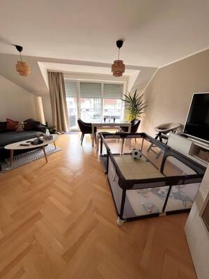 Schöne 4-Zimmer-Wohnung mit Balkon