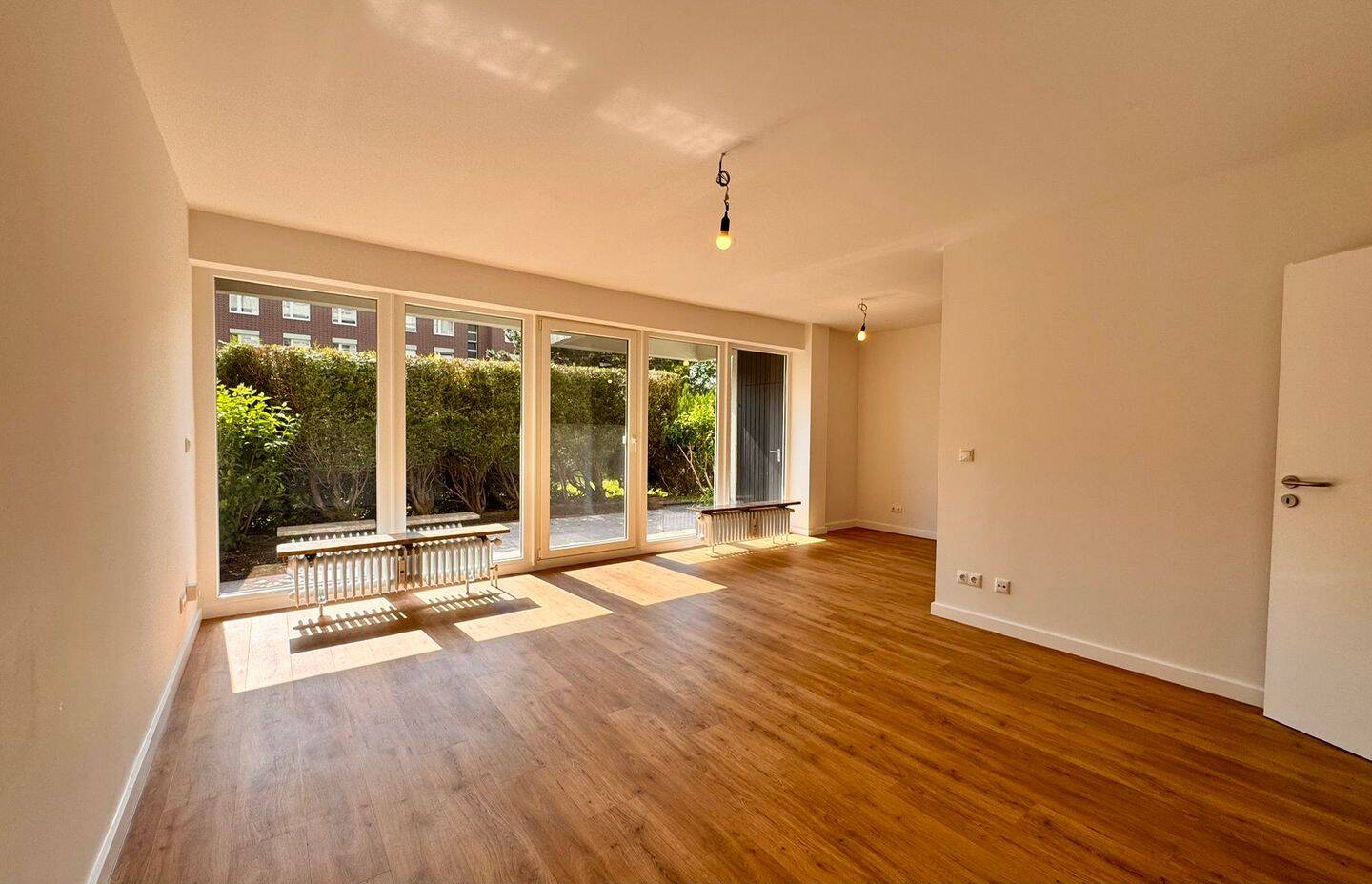 Sehr schöne und frisch renovierte Wohnung in Hamburg-Eidelstedt steht zu vermieten !