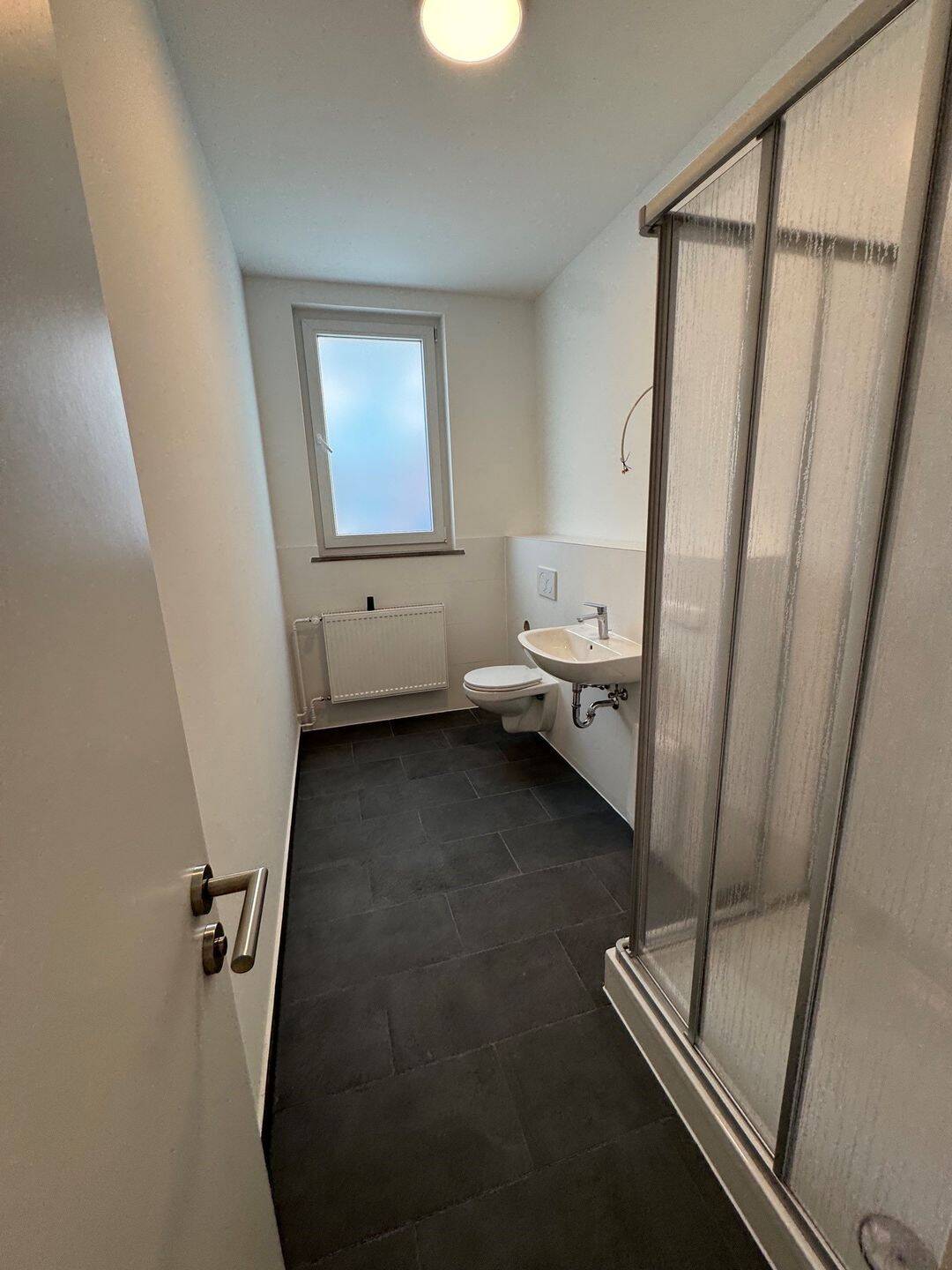 *Erstberzug nach Sanierung* Helle 3-Zimmer-Wohnung mit neuer Einbauküche – Stuttgart – Vorschaubild 2