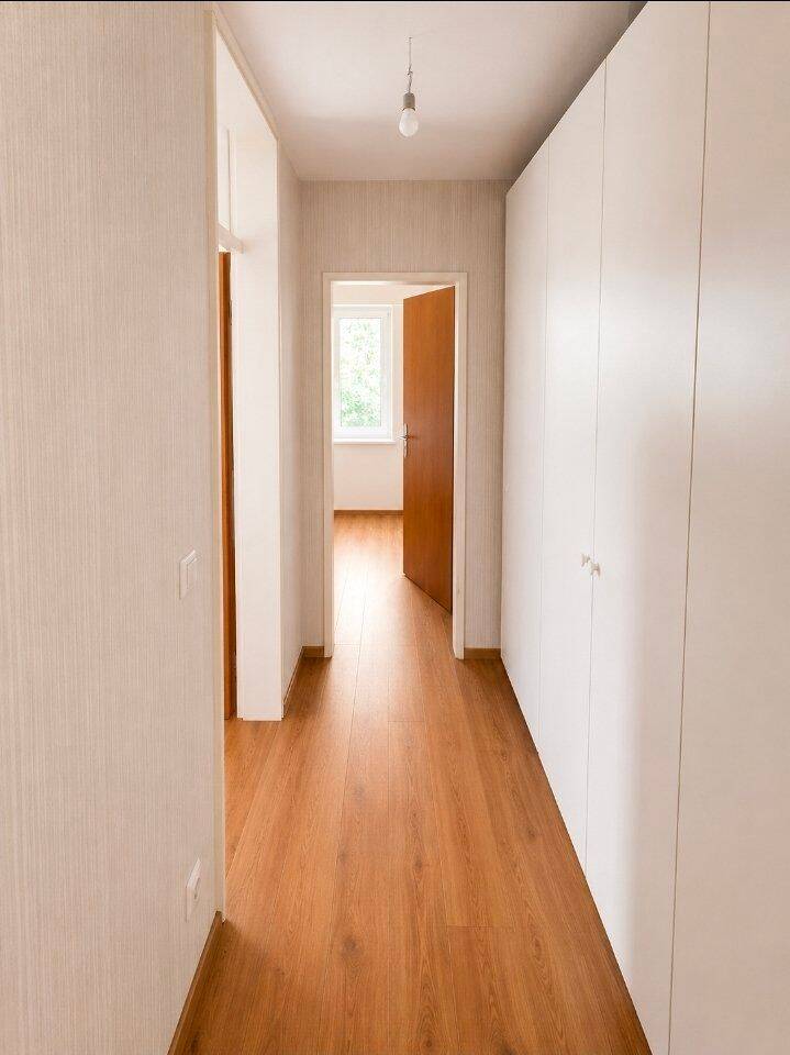 Große Wohnung mit Garage, großem Balkon, Schwimmbad, Sauna – Kassel – Vorschaubild 2