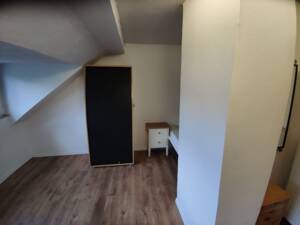 einfache Dachgeschosswohnung, 45m2 Grundfläche, ca. 34,5 m2 an liebe nicht rauchende Dame zu vermieten – 51109 Köln – Vorschaubild 3