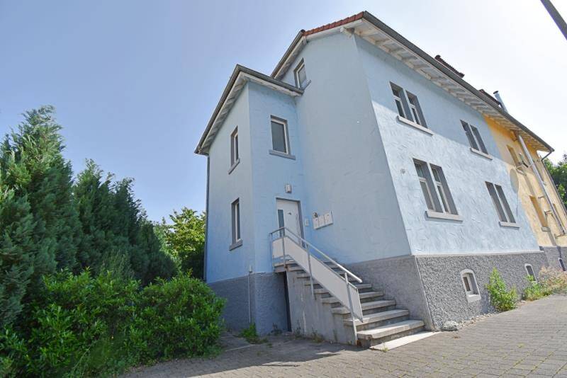 FREI WERDEND! Modernisiertes Dreifamilienhaus mit TOP RENDITE in zentraler Lage – Radolfzell am Bodensee – Bild 1 von 8