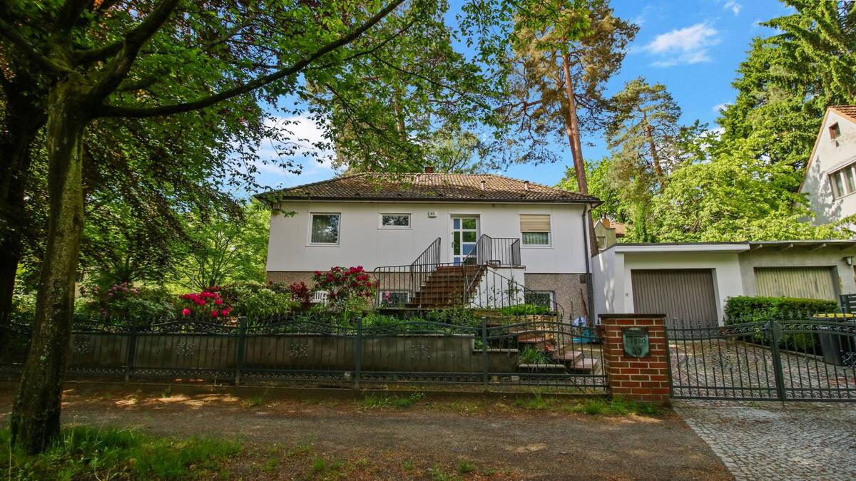 Zwei Wohneinheiten unter einem Dach - Einfamilienhaus in Frohnau – 13465 Berlin – Bild 1 von 9