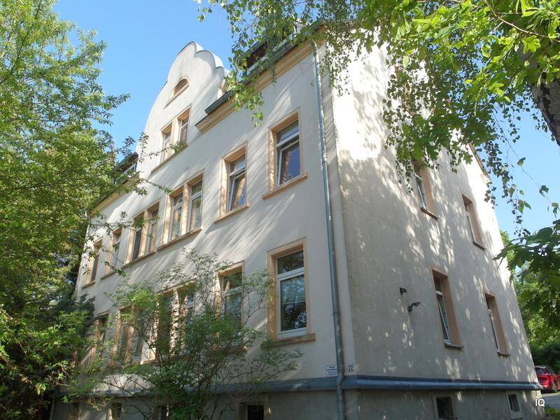 Ab Mitte August 2026: Etagenwohnung mit 2 Balkonen, Laminatboden, 2 Bädern und eigener Gartenanteil