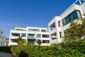 2,90 m Deckenhöhe & Südloggia | Exklusive Wohnung am Godewindpark – 23570 Lübeck – Vorschaubild 2