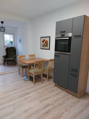 Großzügige und helle WG-taugliche Wohnung