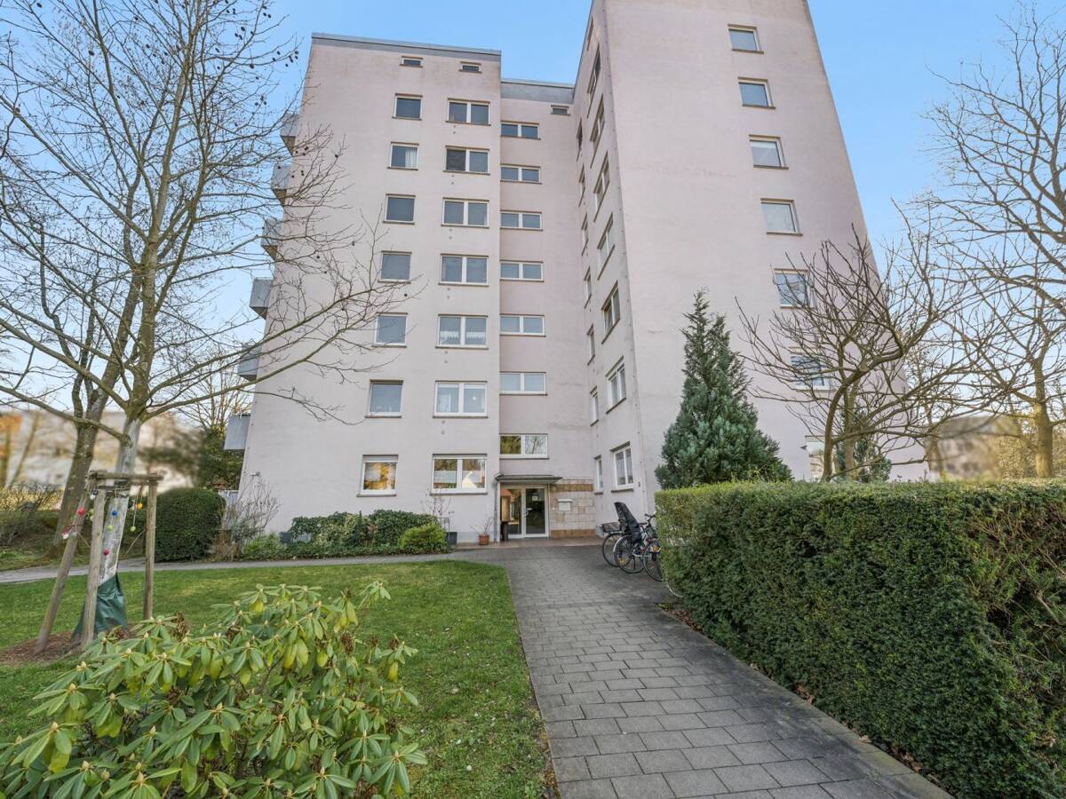 Attraktive, vermietete 2,5 Zimmerwohnung mit Stellplatz und Loggia in zentraler Lage von Darmstadt – 64287 Darmstadt – Bild 1 von 9