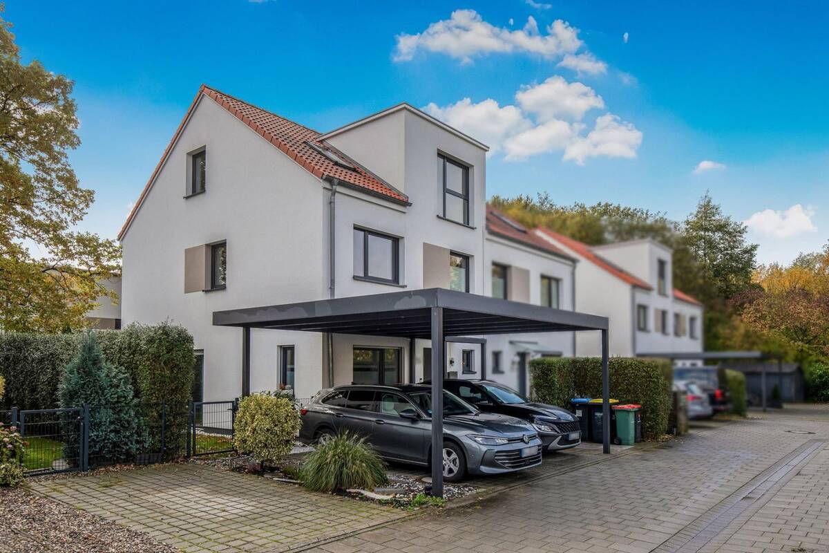 Gepflegte Doppelhaushälfte mit Südgarten, überdachter Terrasse & Doppel-Carport - provisionsfrei – 22119 Hamburg – Bild 1 von 9