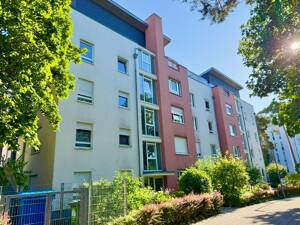 Schöne 3,5-Zi.-Whg. mit Balkon und TG-Stellplatz direkt am Fürther Stadtwald