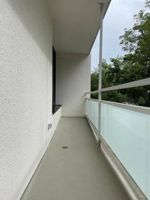 Schwabing! Schönes und großes WG Zimmer mit eigenem Balkon! – München – Vorschaubild 2