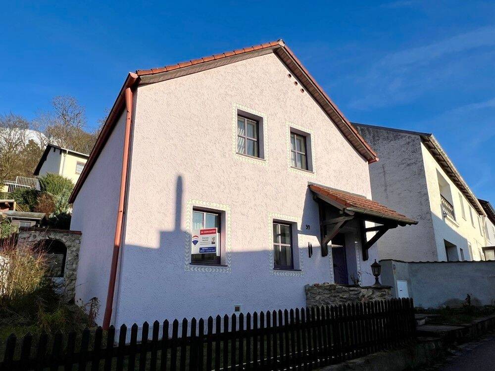 Ein Einfamilienhaus für die kleine Familie! Sofort verfügbar! – Regenstauf – Bild 1 von 9