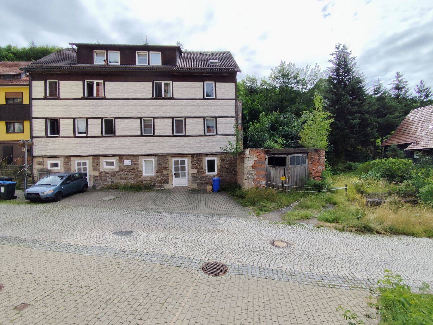 Exzellente Kapitalanlage mit Historie und stabiler Rendite: Vollvermietetes Mehrfamilienhaus in 96528 Frankenblick-Rauenstein! – Frankenblick – Vorschaubild 2