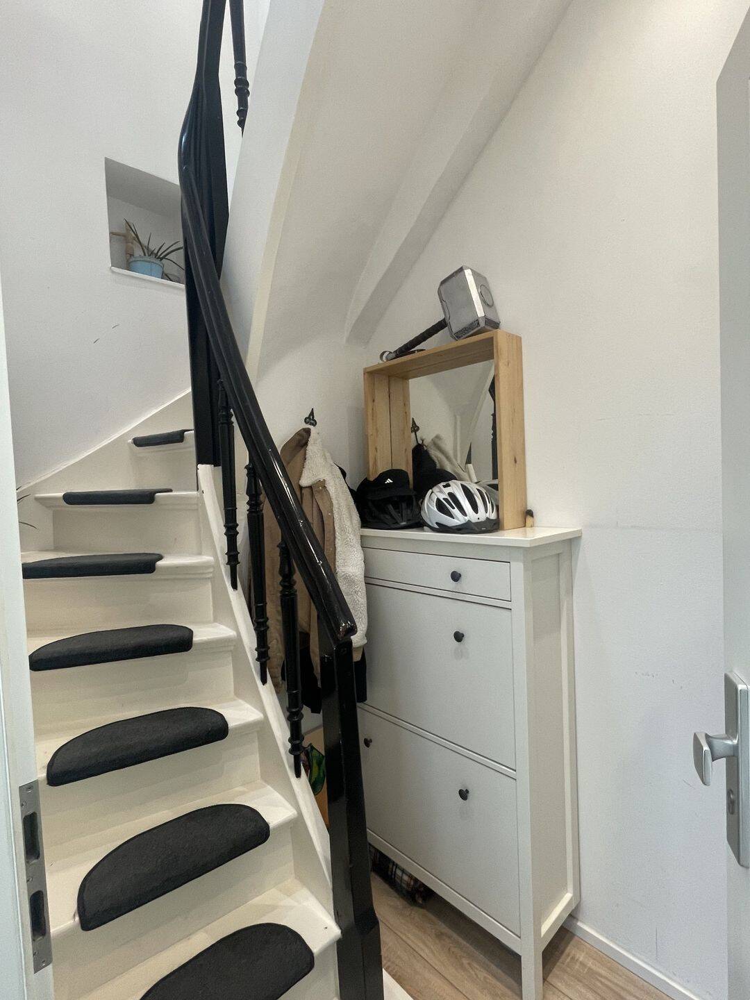 Schöne Option: Leer oder teilmöbliert: 2-Zi-Dachgeschosswohnung in zentraler Ruhiglage Bonn-Zentrum – Bonn – Vorschaubild 2