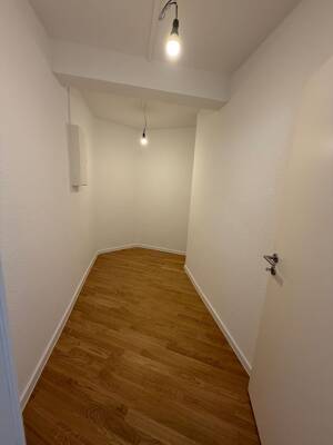 3,5 Zimmer-Whg mit Domblick, Einbauküche, begehb. Kleiderschrank, Tageslichtbad und separatem Büro/Kinderzimmer in Köln Mülheim – 51065 Köln – Vorschaubild 8