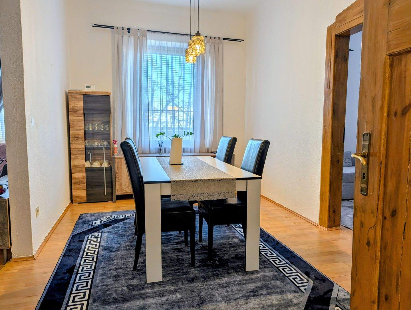 Stilvolle Altbauwohnung mit Südbalkon beim Dutzendteich – Nürnberg – Vorschaubild 2