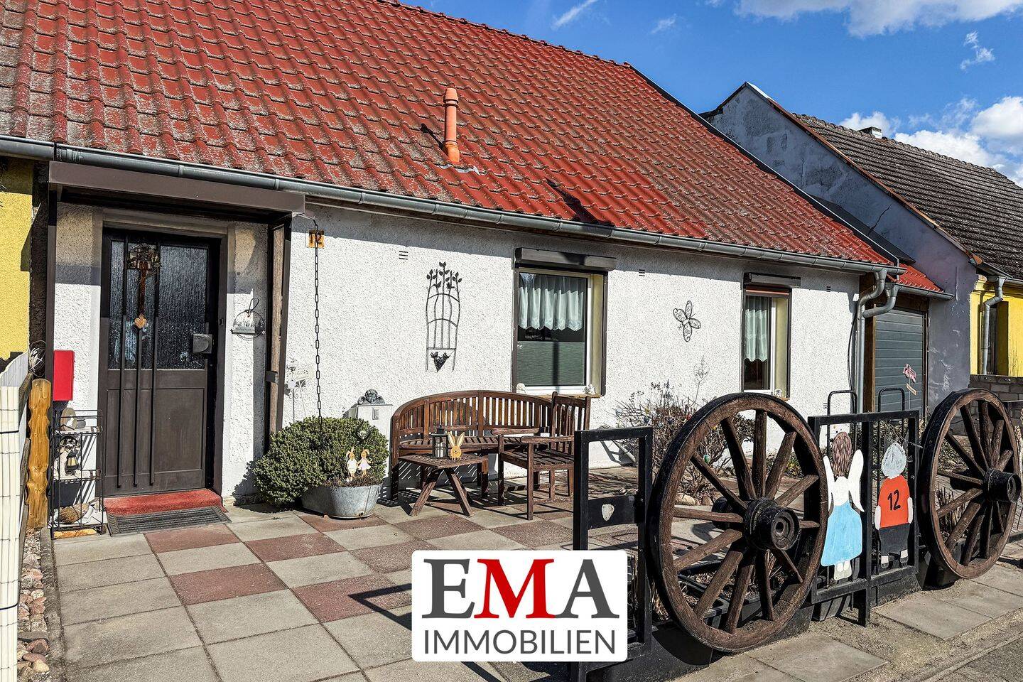 Sanierte Doppelhaushälfte mit Garage und Nebengebäude -RESERVIERT- – Schönwalde-Glien – Bild 1 von 9