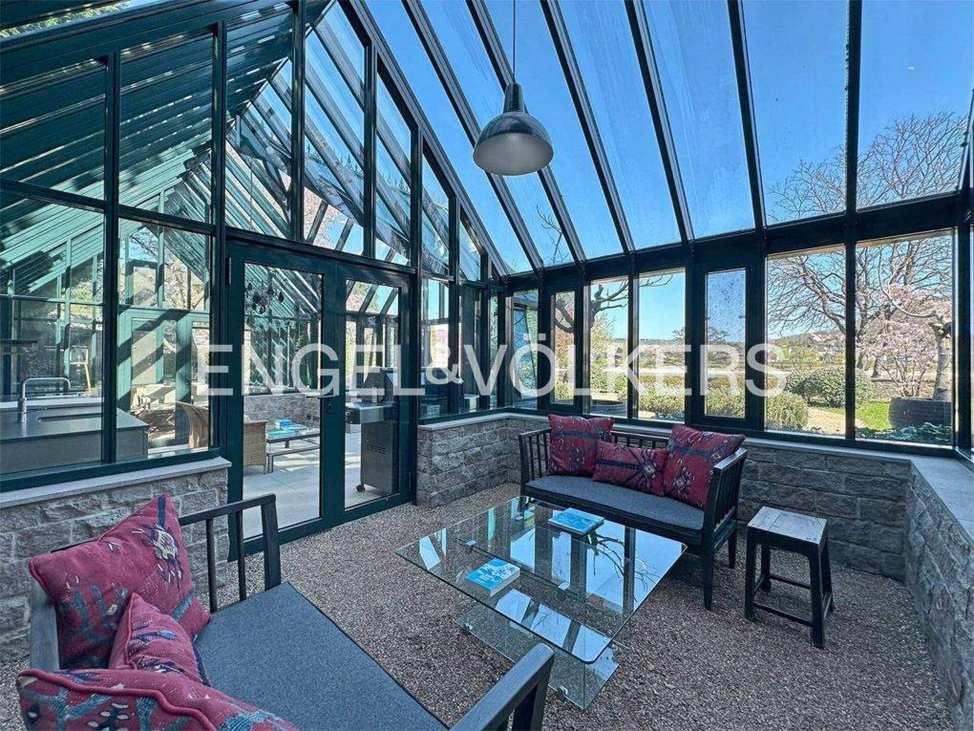 Haus in 56068 Koblenz mit 930 m² kaufen