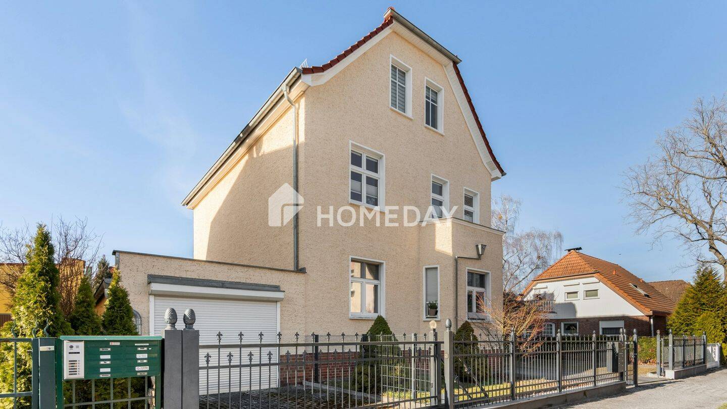 Wertbeständiges Mehrfamilienhaus mit drei vermieteten Wohneinheiten auf großzügigem Grundstück