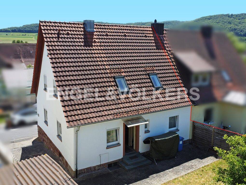 Liebevoll modernisiertes Raumwunder mit 144 m² 5 Zimmern und schönem Garten nahe Hammelburg
