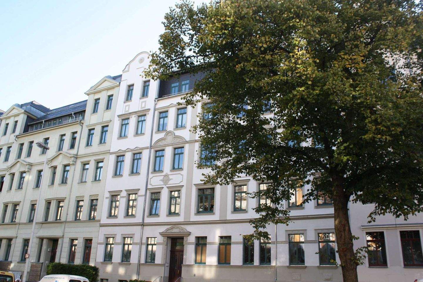 Kapitalanlage: Vermietete Wohnung mit Terrasse, Gartenanteil und Pkw-Stellplatz – Chemnitz – Vorschaubild 2
