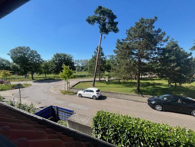 2 tolle, separate Wohnungen als Einheit. Insges. 4 Zimmer, 2 Badezimmer , 1 Einbauküche, 1  Balkon.