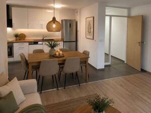 Helle 3,5-Zimmer-Wohnung mit großzügigem Wohn-/Essbereich, Balkon und Stellplatz in Tübingen-Unterjesingen – 72070 Tübingen – Vorschaubild 9