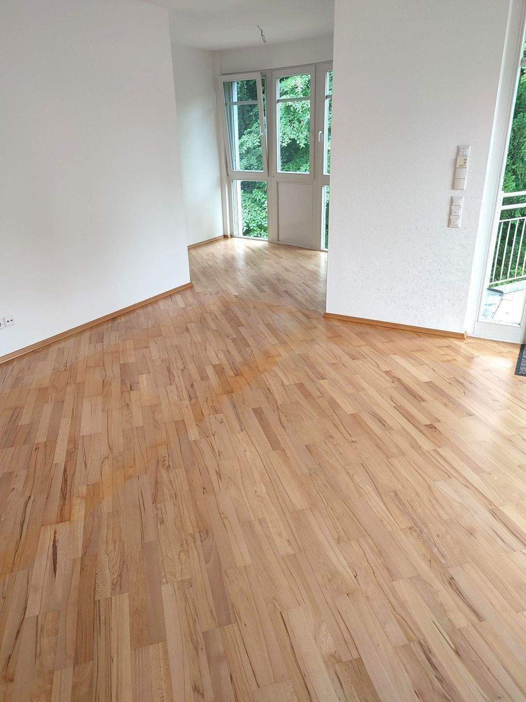 Attraktive, modern ausgestattete 3-Zimmer-Wohnung mit Aufzug und idyllischem Grünblick. – Fürth – Vorschaubild 3