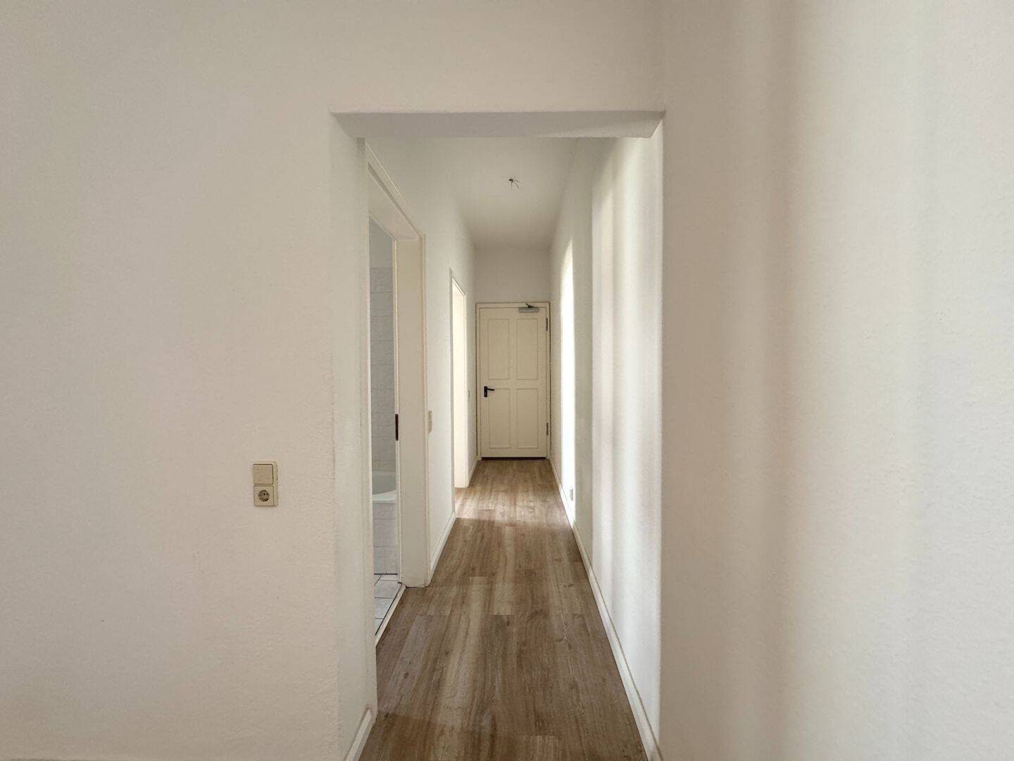 Helle 1-Zimmer-Wohnung in der Altstadt - Zentrale Lage am Hasselbachplatz – Magdeburg – Vorschaubild 9