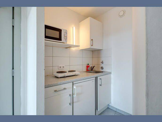 Möbliert: Helles Apartment mit Südwest-Balkon – München – Vorschaubild 6