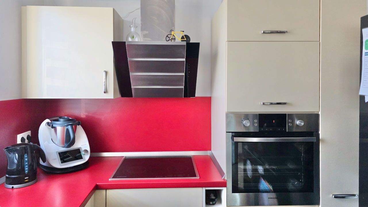 MODERNES HAUS MIT GARTEN IM GRÜNEN - PKW-STELLPLATZ & GUTE ANBINDUNG - BEFRISTET BIS 5/2030 – Berlin – Vorschaubild 4