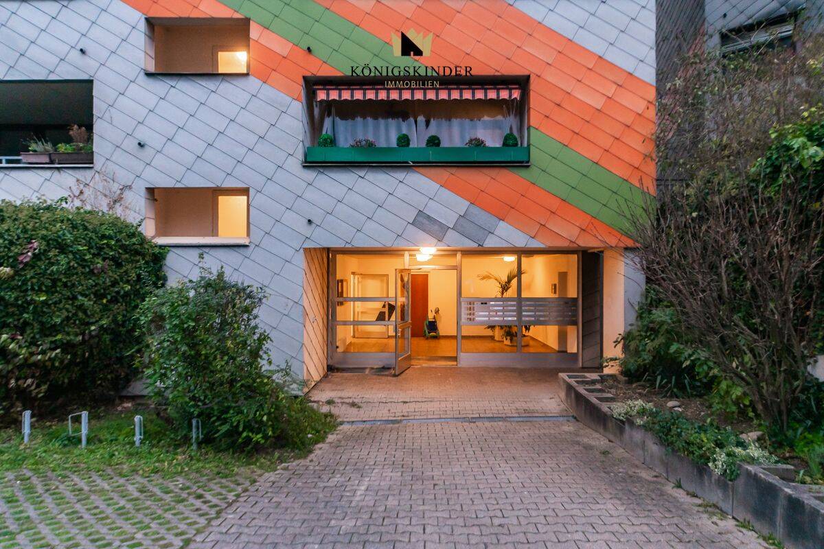 Modernisierte 4-Zimmer-Wohnung mit Panoramablick von 3 Balkonen – Stuttgart – Vorschaubild 6