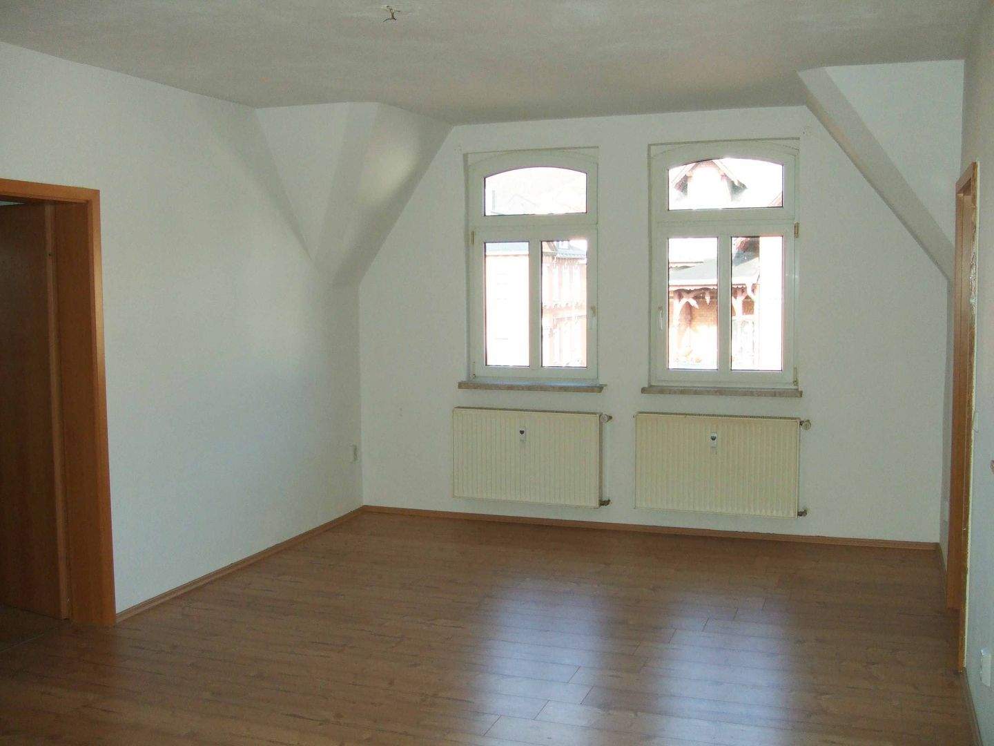 Attraktive 2-Zimmer DG-Wohnung mit Einbauküche – Sonneberg – Vorschaubild 3