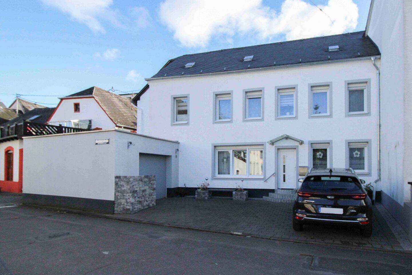 Charmantes Einfamilienhaus mit Sauna, Garage & Stellplätzen in ruhiger Lage von Trier-Pfalzel – Trier – Bild 1 von 9
