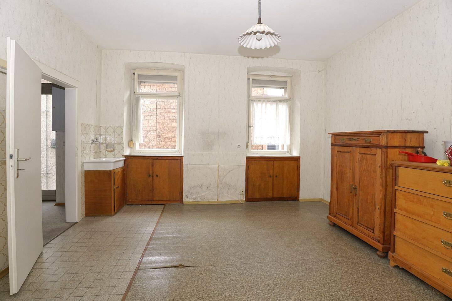Charmantes kleines Reihenmittelhaus, sanierungsbedarf.