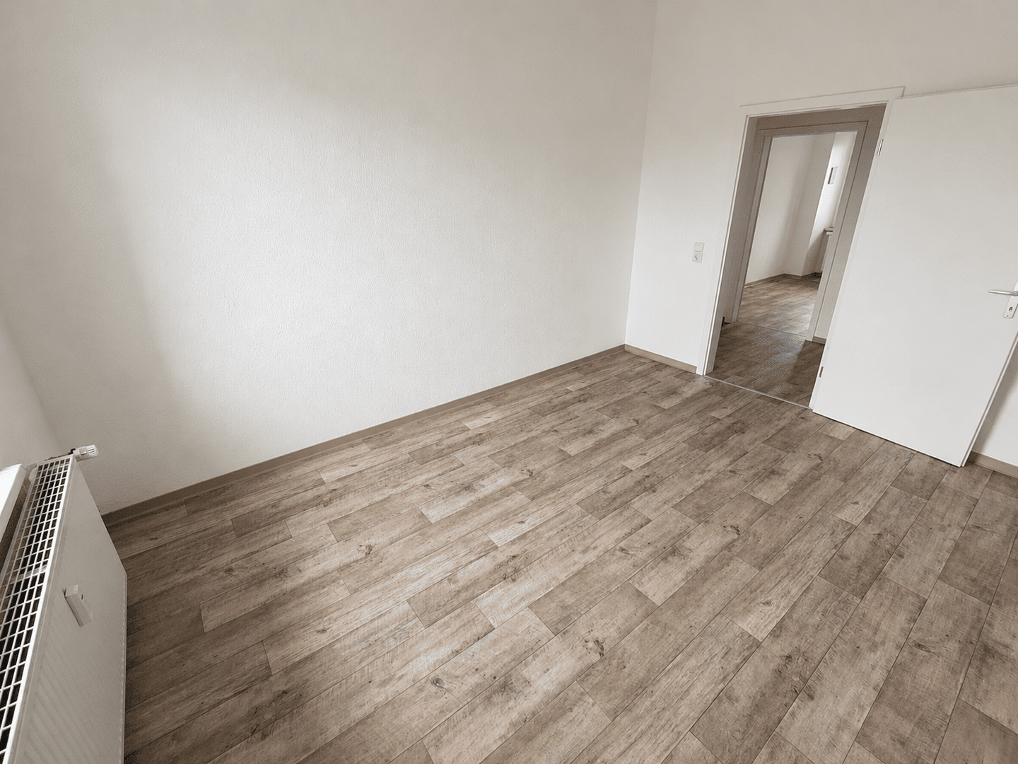 Dreiraumwohnung mit Balkon – Weißenfels – Vorschaubild 2