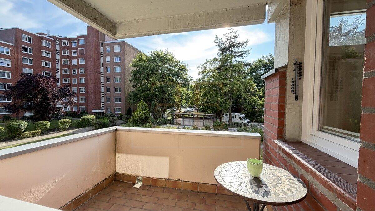 Großzügig geschnittene 4-Zimmerwohnung (2 2/2) mit Balkon im ersten Obergeschoss – Hamburg – Vorschaubild 7