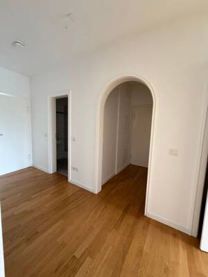 Familienwohnung mit 2 Bädern und 2 Balkonen direkt im Zentrum – 1067 Dresden – Vorschaubild 3