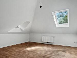 Lichtdurchflutete Dachgeschosswohnung in einer sanierten Denkmalschutzimmobilie in Farmsen-Berne – 22159 Hamburg – Vorschaubild 7