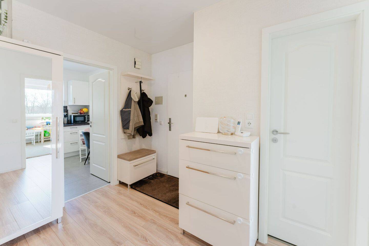 Sonne im Herzen der Weststadt: Helle 3 Zimmer Wohnung mit Süd-Loggia! – Braunschweig – Vorschaubild 2
