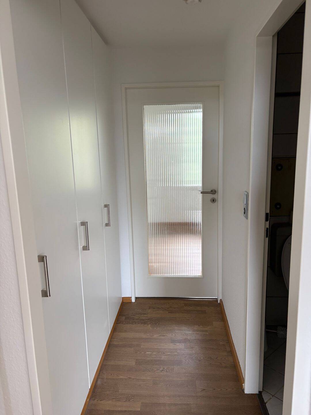Helle, teilmöblierte 2 Zimmer Wohnung mit Loggia, EBK und Schlafzimmer – Nürnberg – Vorschaubild 9