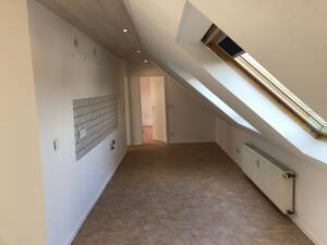 Moderne und helle Dachgeschosswohnung mit großzügiger Wohnküche in Essen-Borbeck – 45356 Essen – Vorschaubild 5