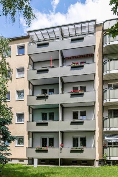 2-Zimmer-Wohnung mit Balkon im Grünen sucht Sie!
