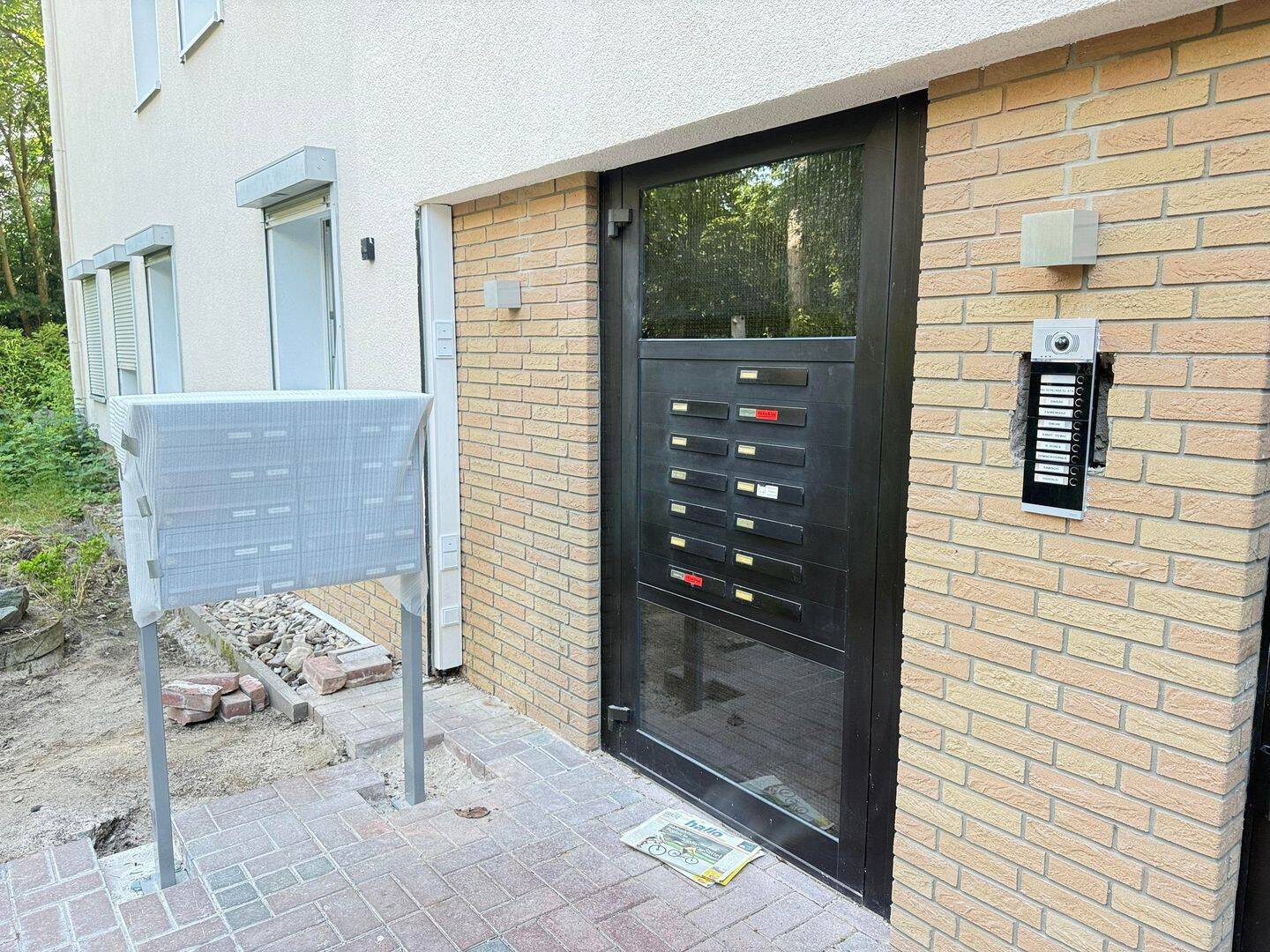 Schicke Dachgeschosswohnung in offener Bauweise mit 2 Zimmern und offener Küche in Hannover-Ahlem – Hannover – Vorschaubild 4