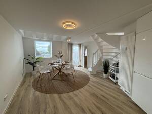 Vollmöblierte 2,5-Zimmer-Maisonette mit Tageslichtbad & Kellerraum - Neubau 2024 in Köln Mülheim! – 51065 Köln – Vorschaubild 3