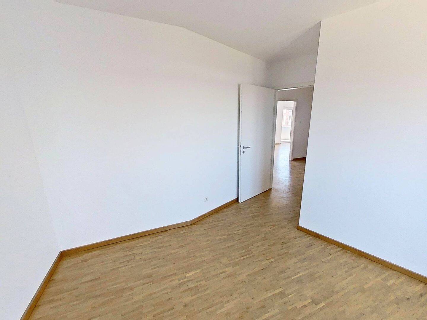 Modernes Wohnen in Kronsrode: 3-Zimmer-Wohnung mit EINBAUKÜCHE und 2 LOGGIEN – Hannover – Vorschaubild 9